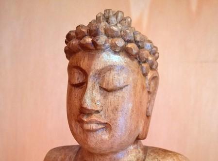 Buddha, verschiedenen Materialien und Größen